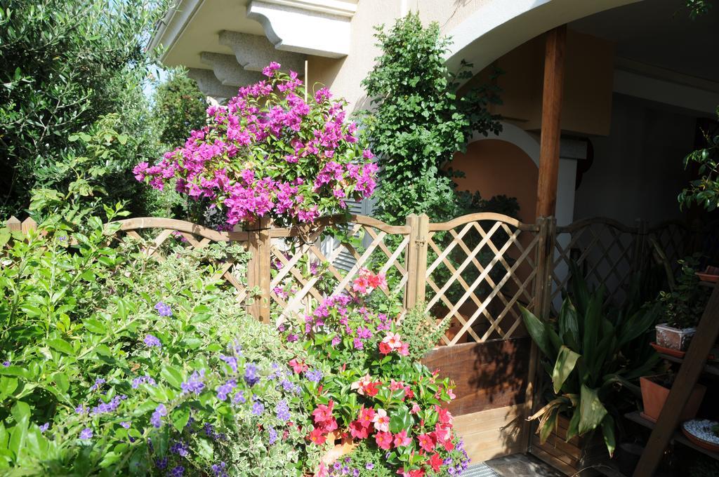 Taverna Derosas Apartment Golfo Aranci Bagian luar foto