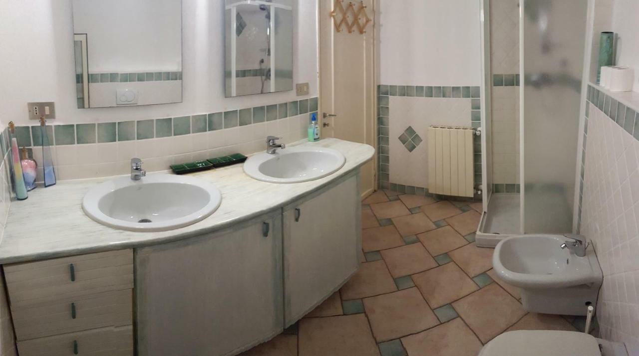 Taverna Derosas Apartment Golfo Aranci Bagian luar foto