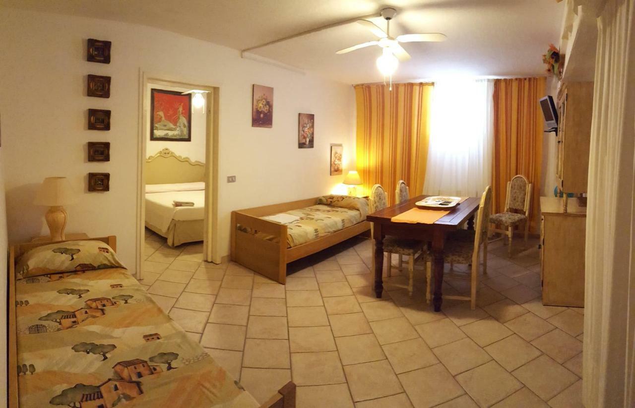 Taverna Derosas Apartment Golfo Aranci Bagian luar foto